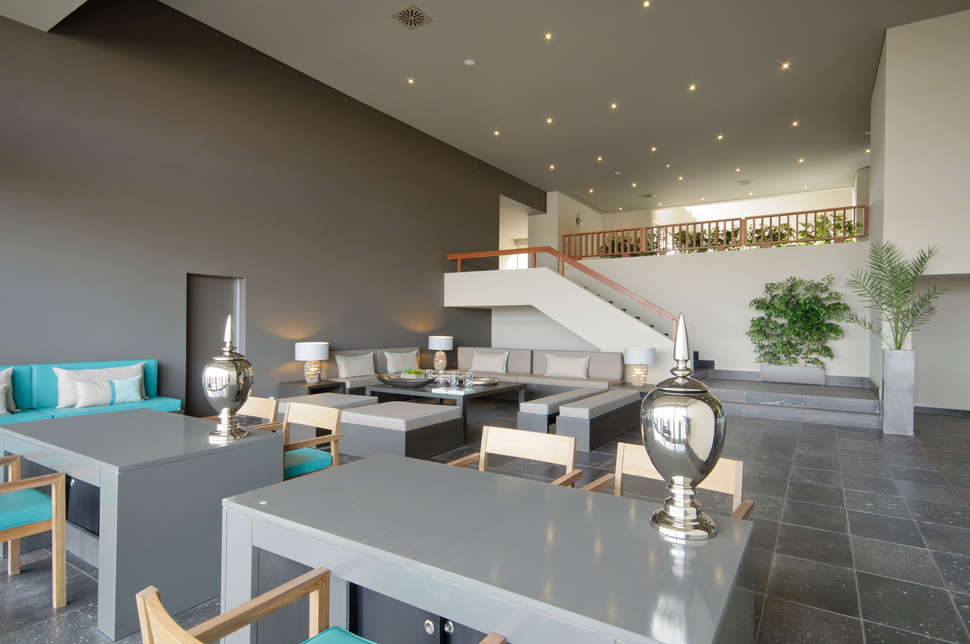 Een foto van het interieur van Hotel Oasis Salinas Sea
