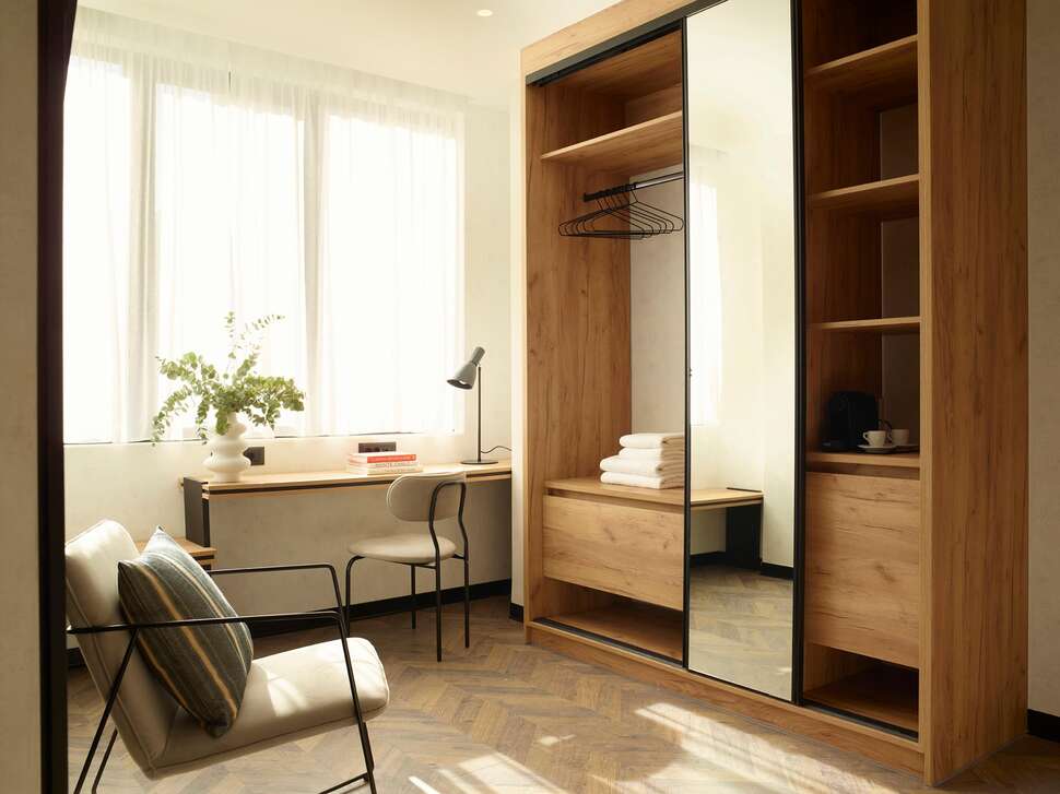 Een foto van The Port Square Hotel