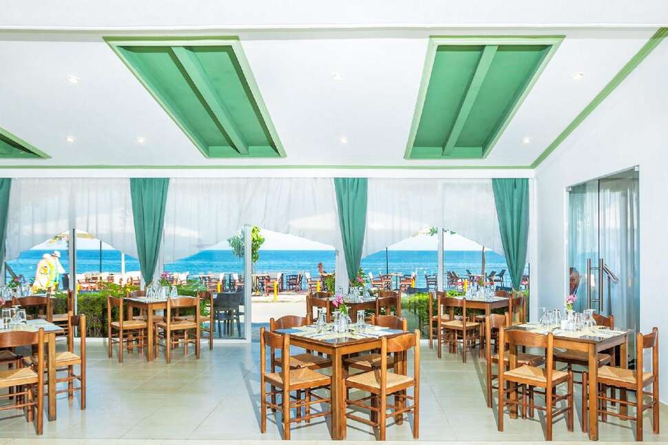 Ein Foto von den Einrichtungen im Xenios Dolphin Beach