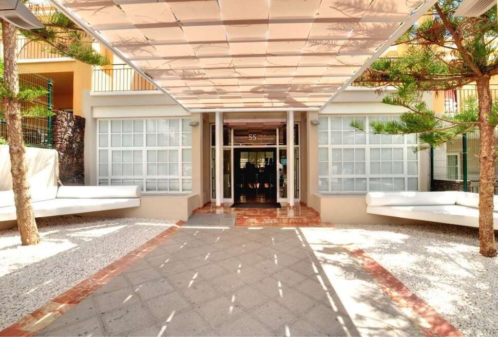 Een foto van de buitenkant van Aparthotel Los Olivos