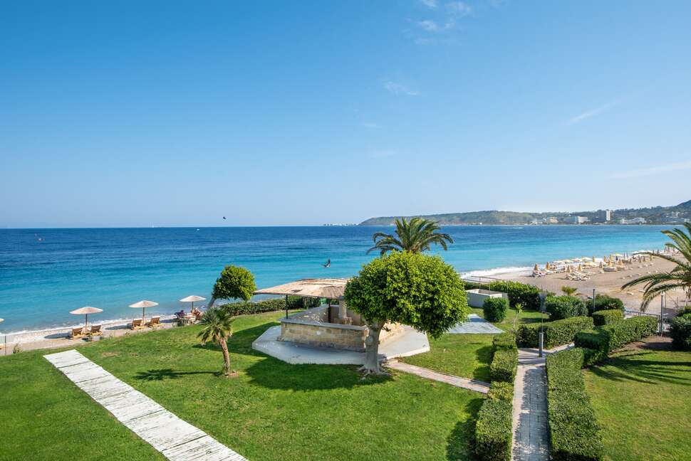 Een foto van het strand bij Ixia Dream Beachfront Hotel