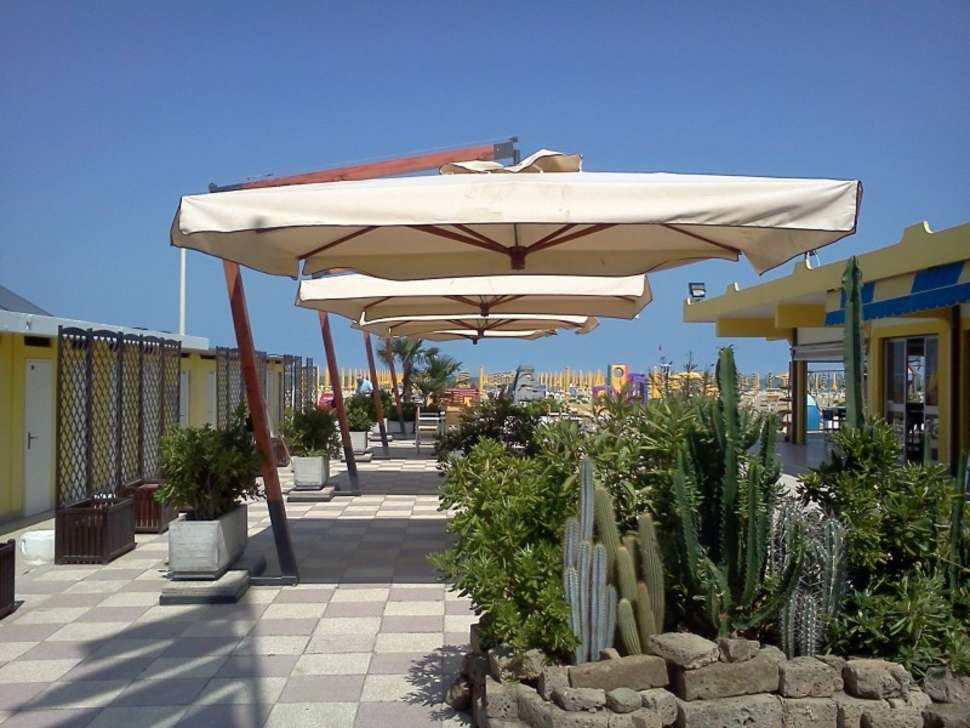Een foto van het terras bij Club Hotel Dante