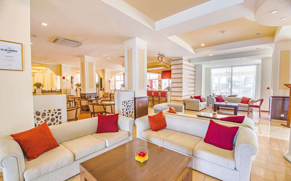Een foto van het interieur van Anesis Hotel