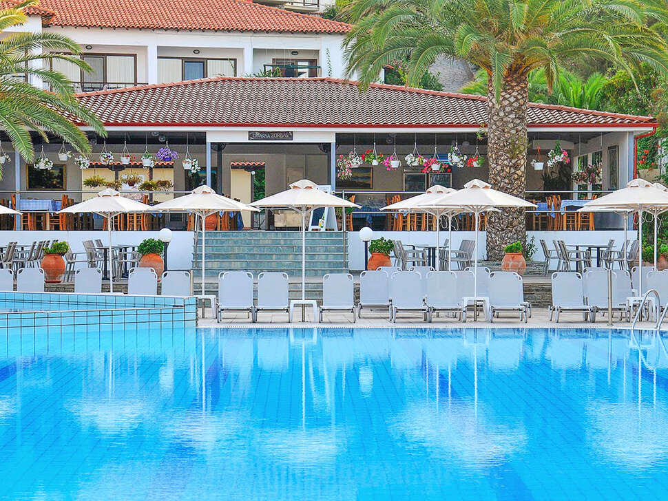 Een foto van het zwembad bij Aristoteles Holiday Resort & Spa