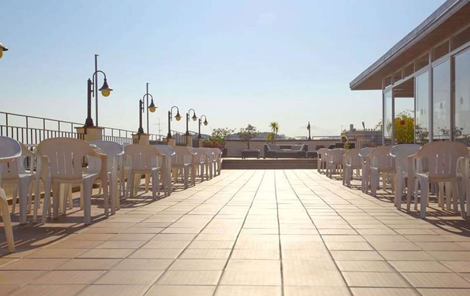 Een foto van het terras bij Hotel Lloret Santa Rosa