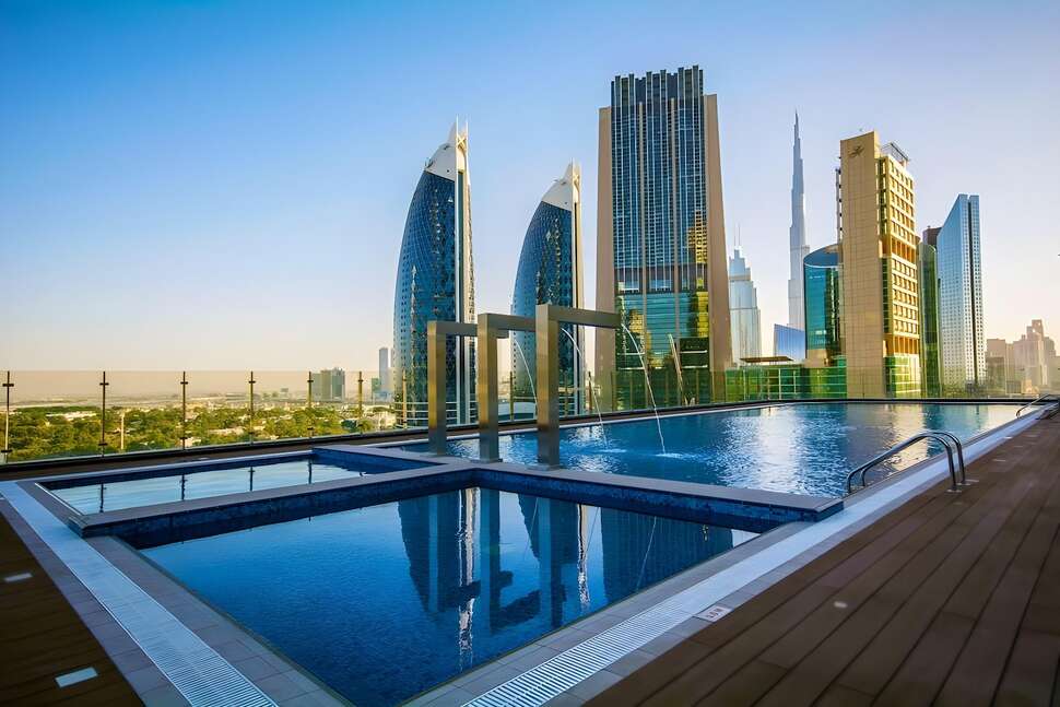 Een foto van het zwembad bij Gevora Hotel