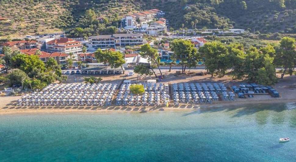 Een foto van de buitenkant van Hotel Lagomandra & Spa