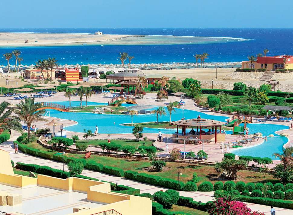 Een foto van het zwembad bij Malikia Resort Abu Dabbab