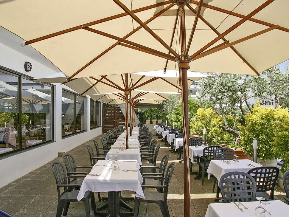 Een foto van het terras bij Hotel Gran Garbi