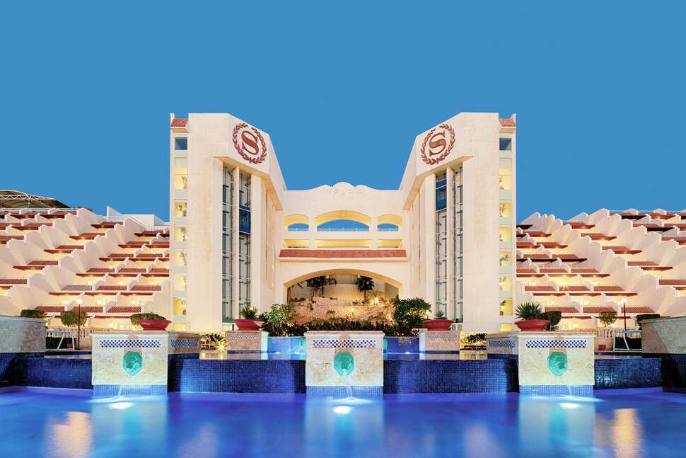 Een foto van de buitenkant van Sheraton Sharm Resort Villas & Spa