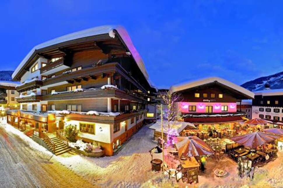 Ein Foto von der Außenansicht des Hotel Eva Village