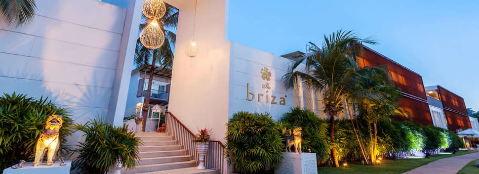 Een foto van de buitenkant van The Briza Beach Resort Khao Lak
