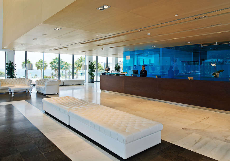 Een foto van het interieur van Hipotels Gran Conil & Spa