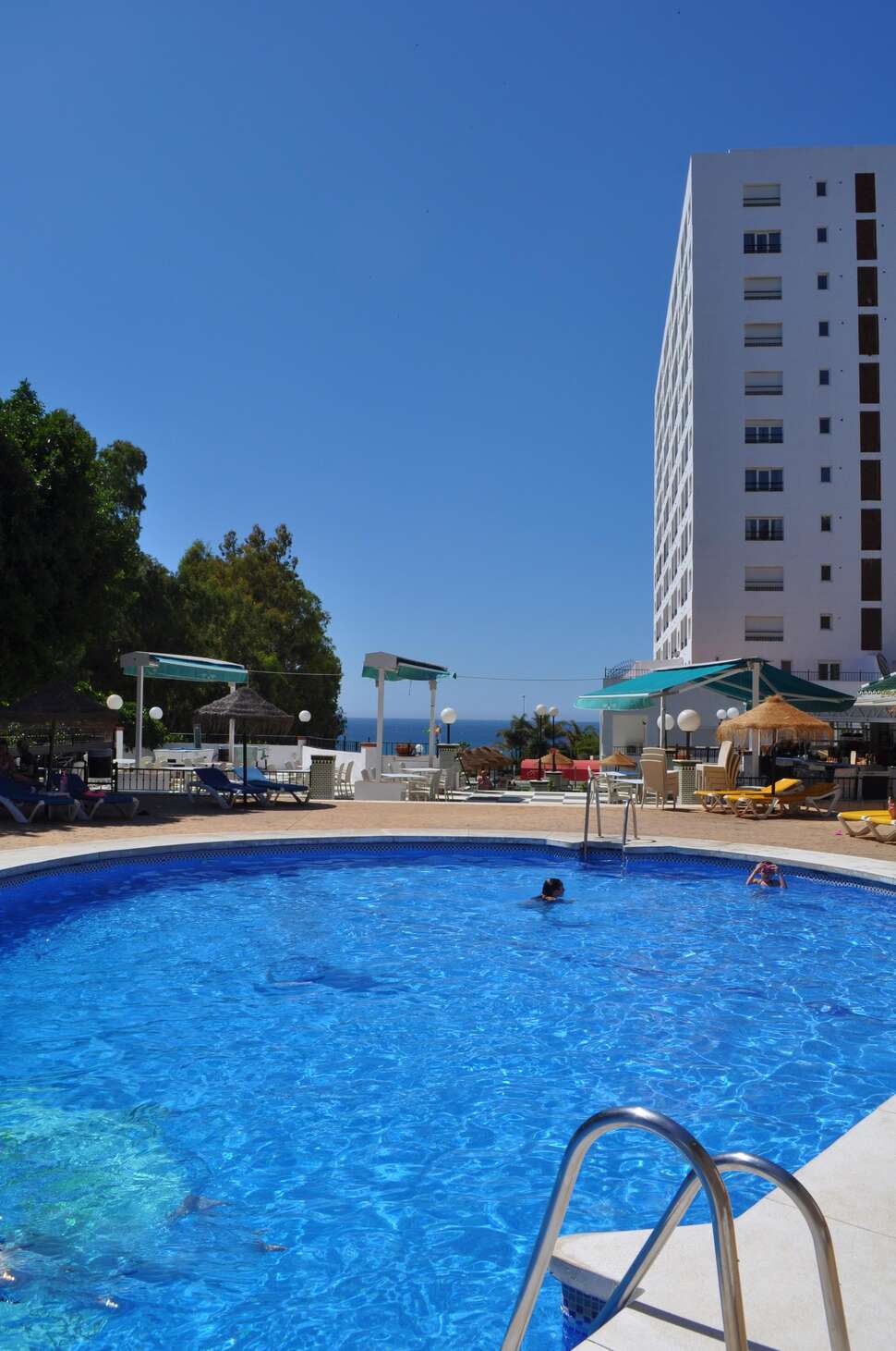 Ein Foto vom Pool im First Flatotel International