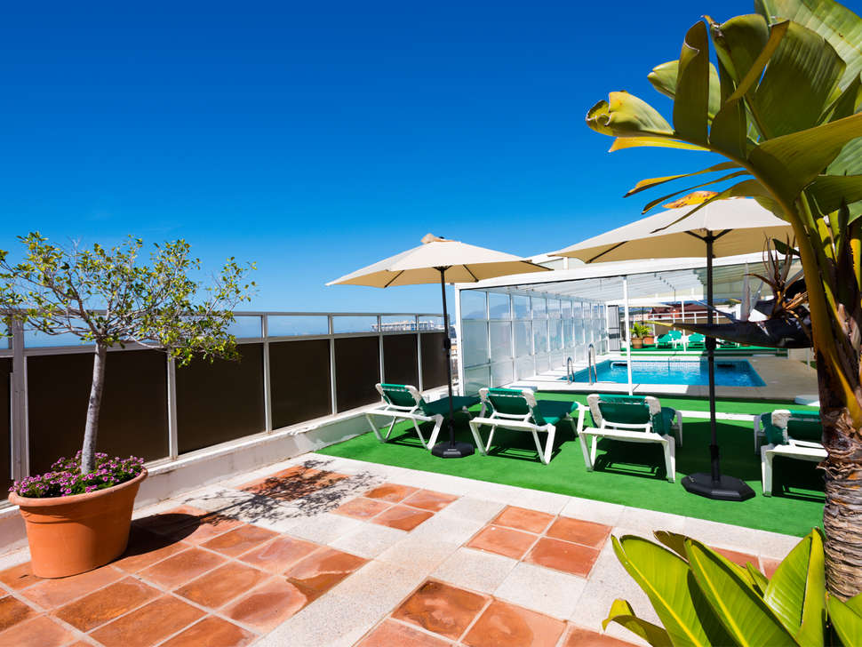 Ein Foto von der Terrasse im Hotel Monarque El Rodeo