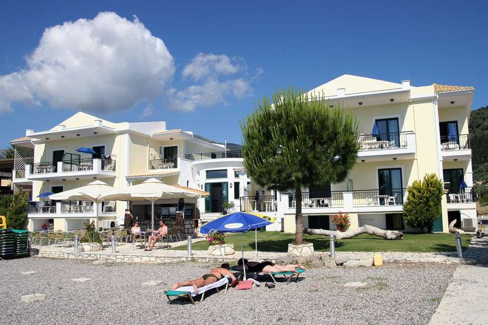Een foto van de buitenkant van Madouri Hotel