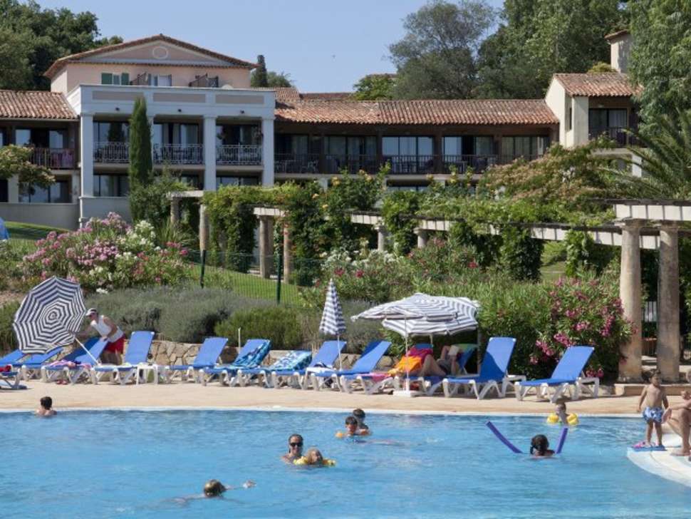 Een foto van het zwembad bij Pierre & Vacances Residence Les Parcs de Grimaud