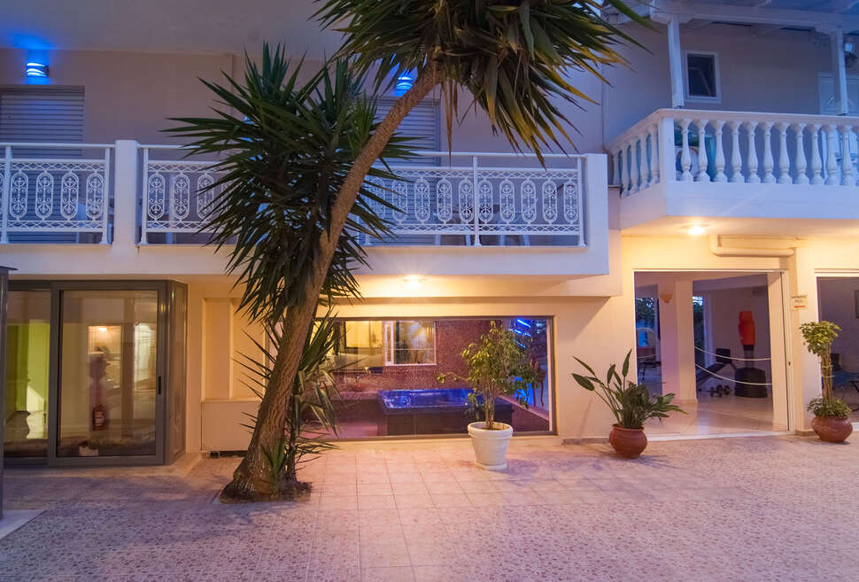 Een foto van de buitenkant van Esperia Hotel