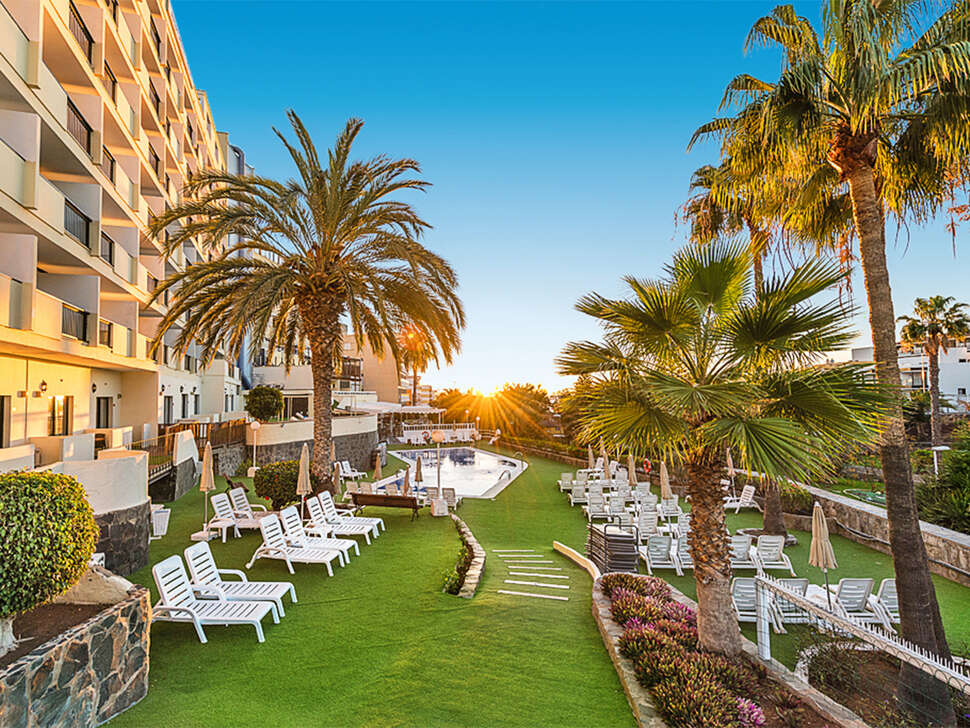 Een foto van het terras bij Hotel New Folias