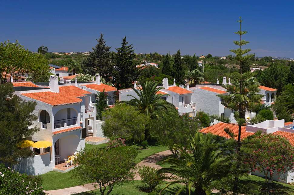 Ein Foto von der Außenansicht des Rocha Brava Resort