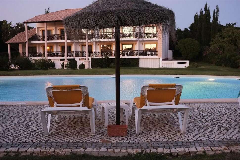 Ein Foto vom Pool im Luzmar Villas