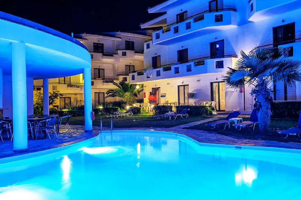 Ein Foto Xenios Dolphin Beach