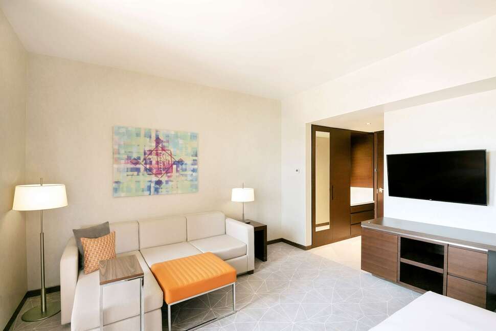 Ein Foto Hyatt Place Dubai Wasl District Hotel & Residences