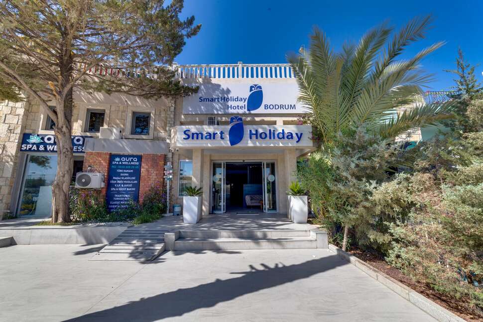 Een foto van de buitenkant van Smart Holiday Hotel