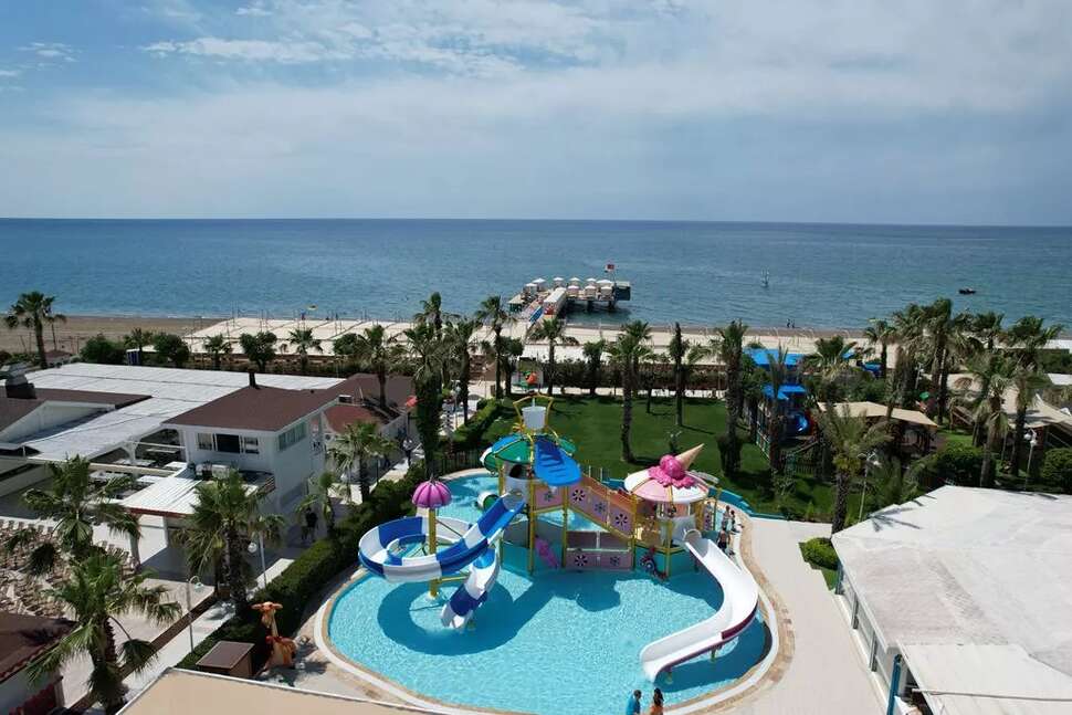 Een foto van het zwembad bij Orange County Resort Hotel Belek