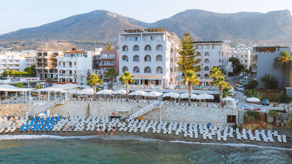 Een foto van het strand bij Glaros Beach Hotel