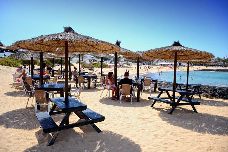 Een foto van het terras bij Galera Beach