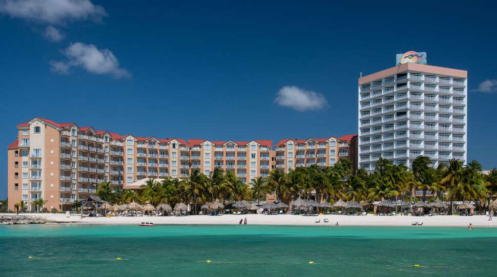 Een foto van de buitenkant van Divi Aruba Phoenix Resort