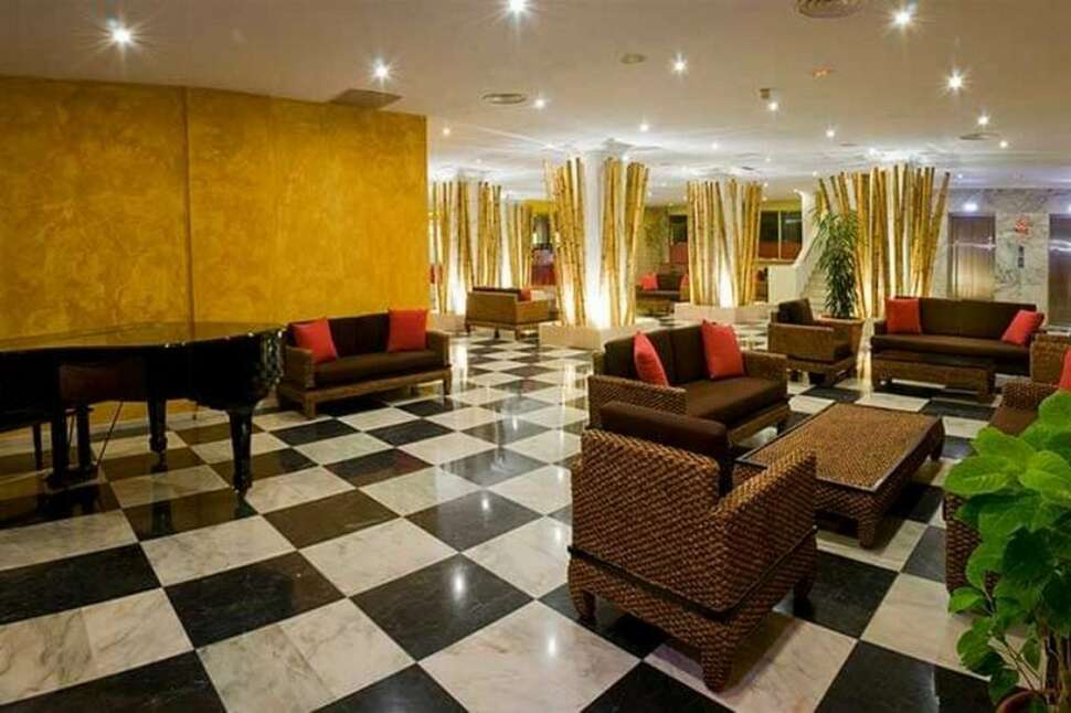 Een foto van het interieur van Las Piramides Resort