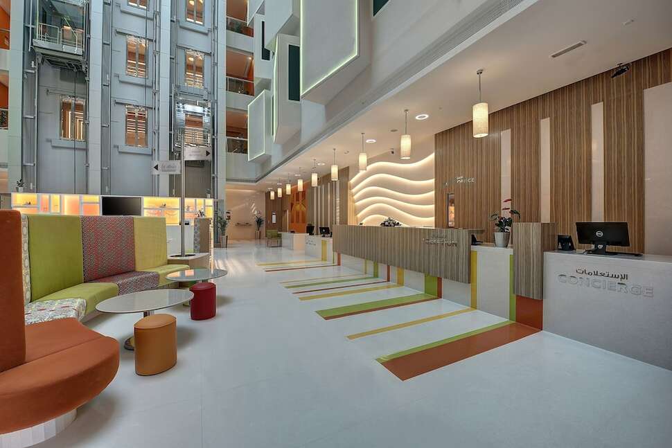 Een foto van het interieur van Al Khoory Atrium Hotel