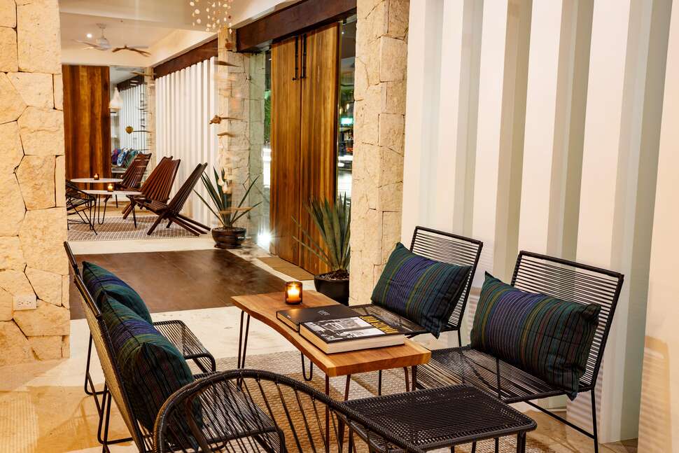 Een foto van het terras bij HM Playa Del Carmen