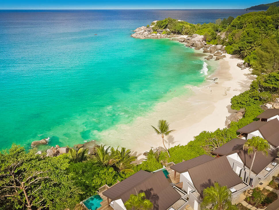 Een foto van het strand bij Carana Beach Hotel