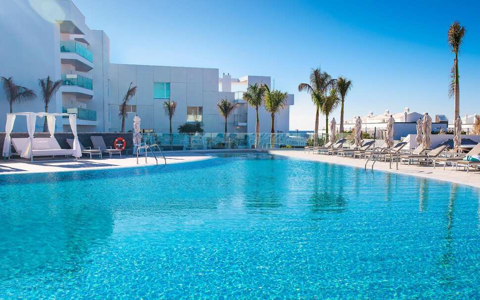 Ein Foto vom Pool im Lava Beach