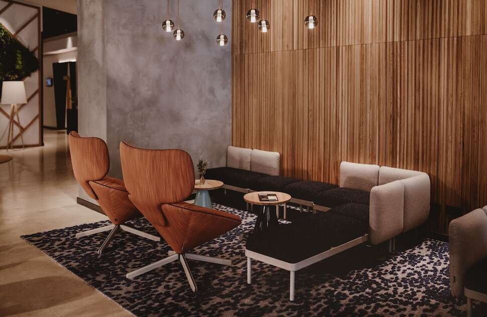 Een foto van het interieur van Hotel Novotel Sevilla