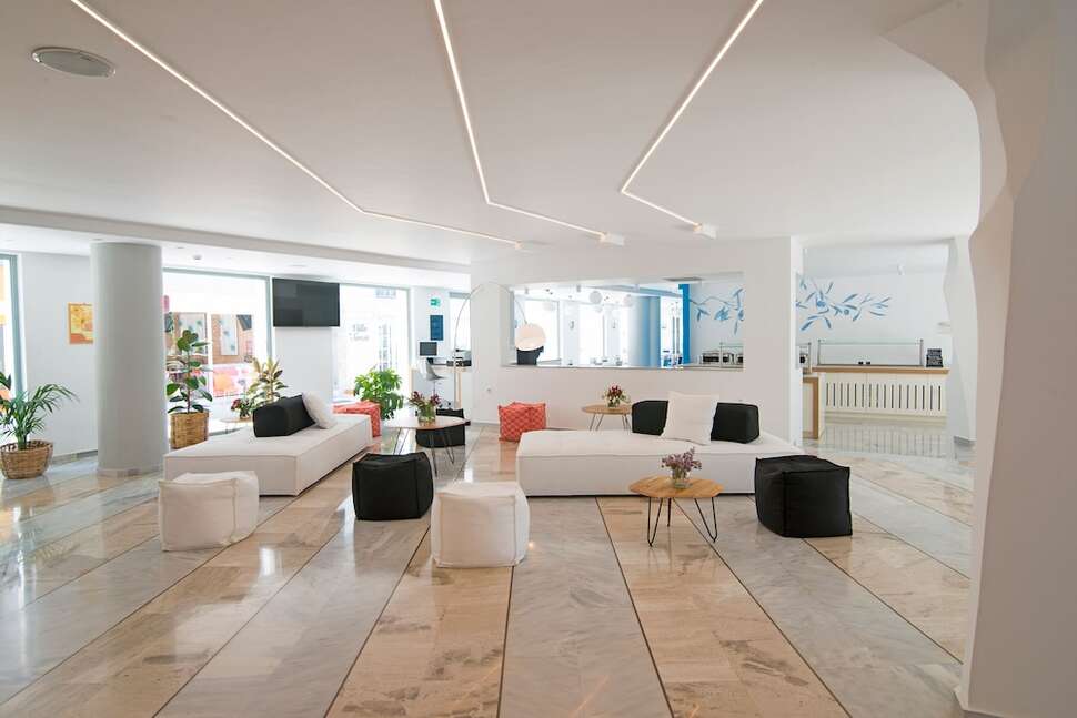 Ein Foto vom Innenbereich im Alia Beach Hotel