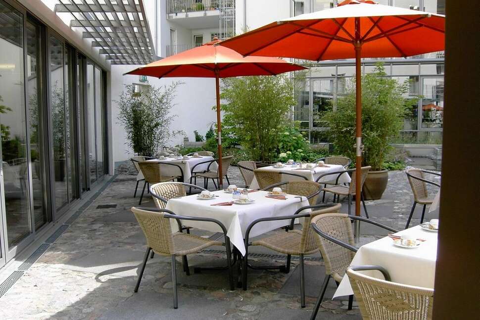 Een foto van het terras bij Flandrischer Hof Hotel
