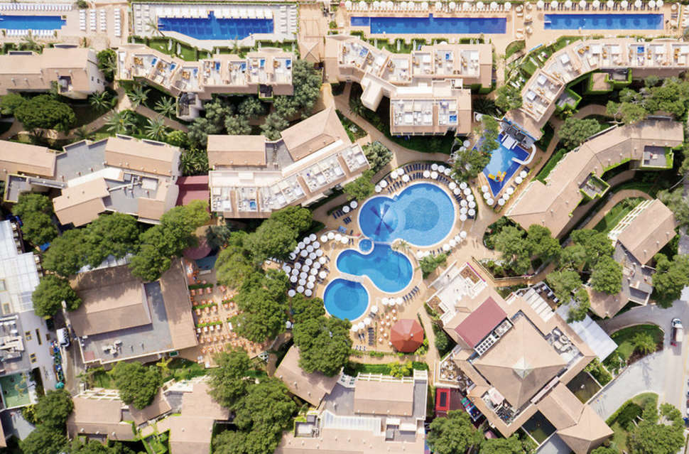 Een foto van een overzicht van Hotel Zafiro Cala Mesquida