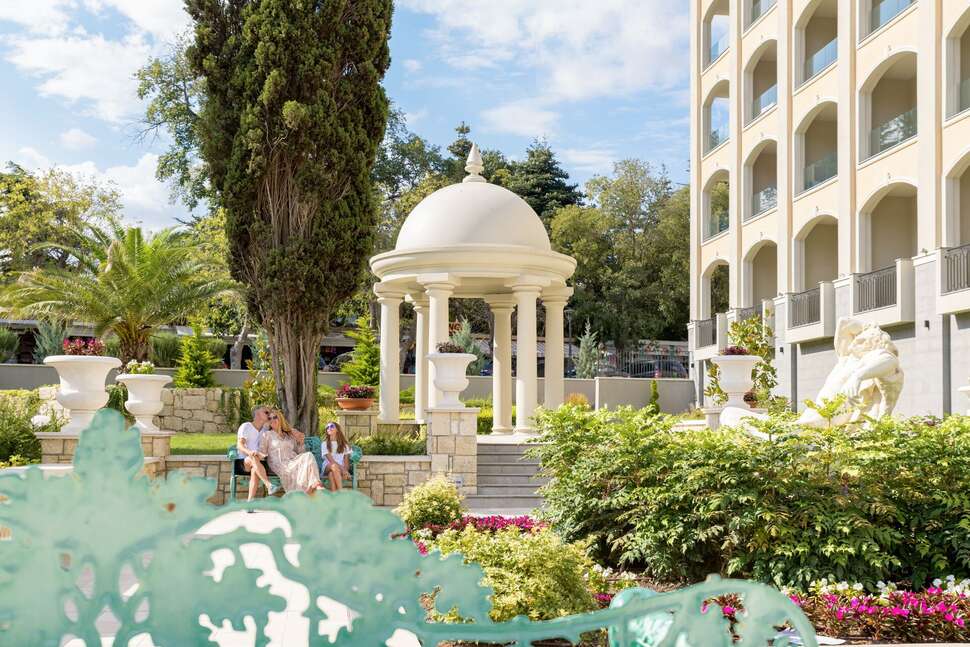 Een foto van Astor Garden Hotel