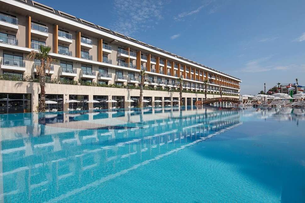Een foto van het zwembad bij Aydinbey Queen's Palace & Spa