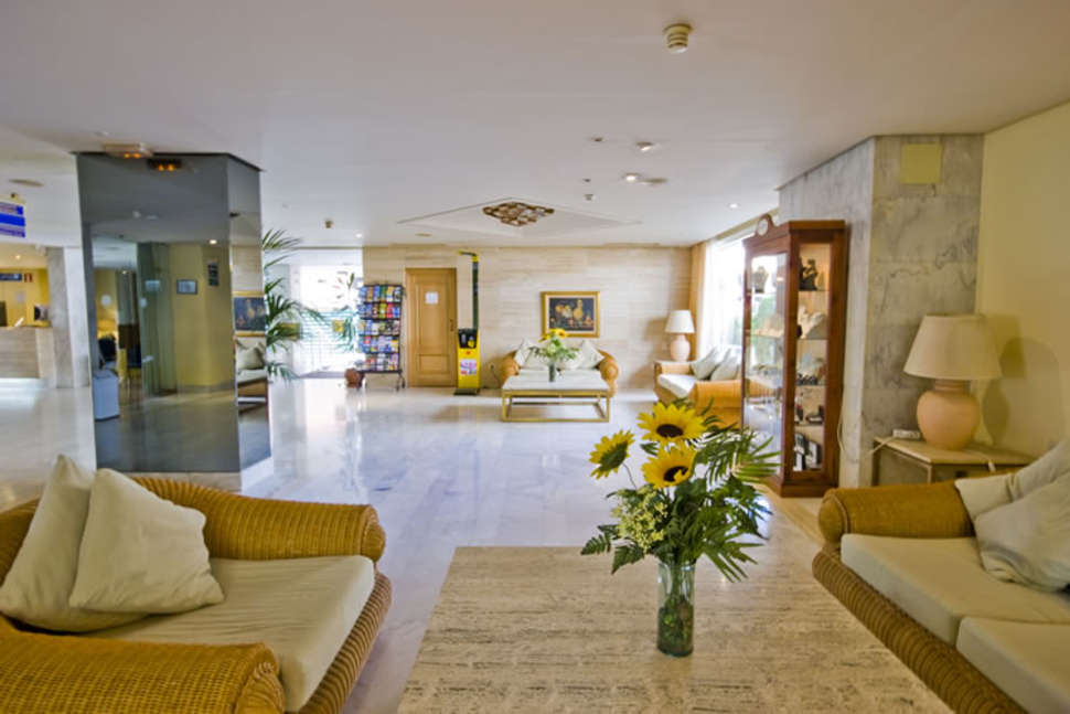 Een foto van het interieur van Hotel Palmasol