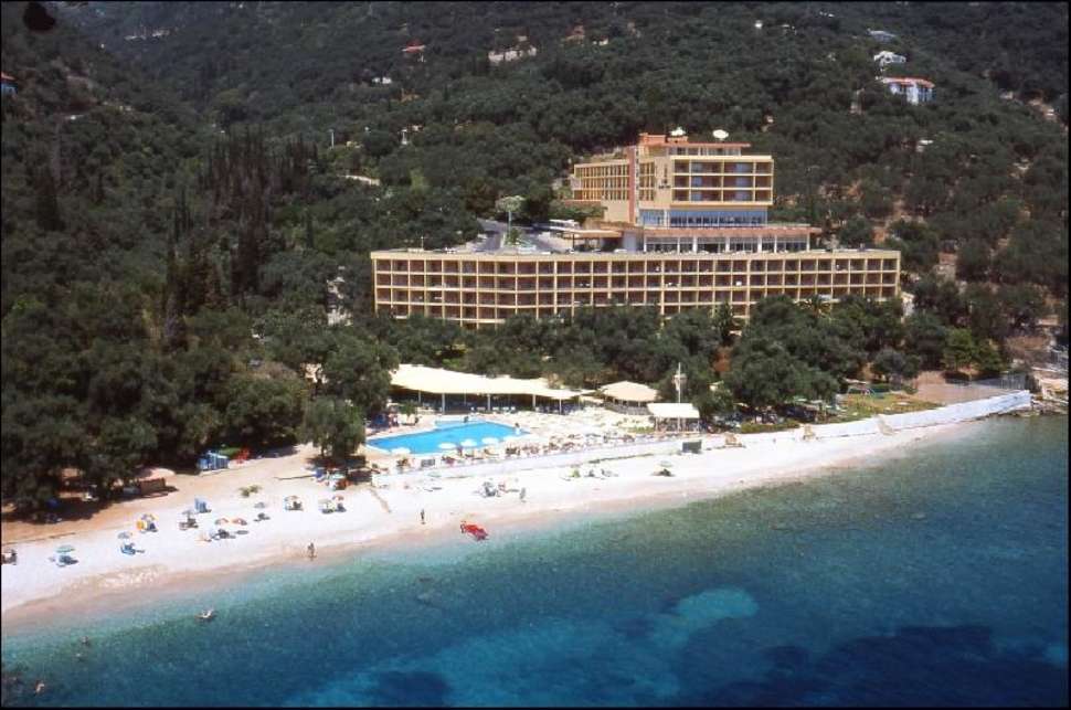 Een foto van het zwembad bij TUI Blue Atlantica Nissaki Beach