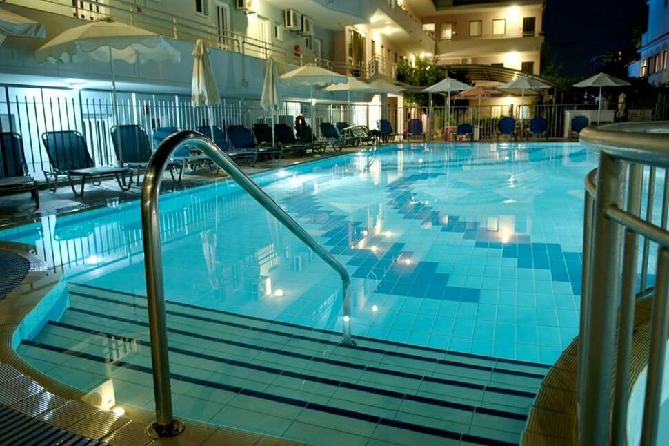 Ein Foto vom Pool im Marianna Apartments