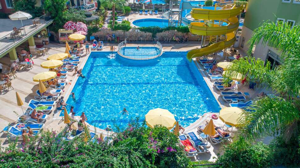 Een foto van het zwembad bij Sun Star Beach Hotel