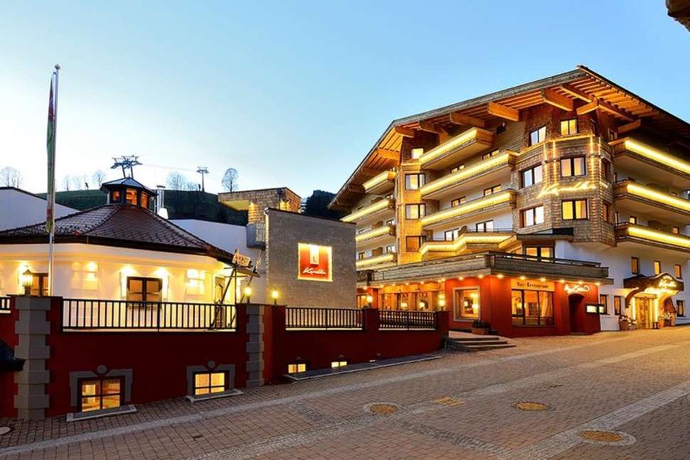 Een foto van de buitenkant van Hotel Kendler