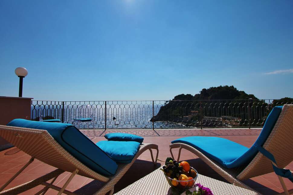 Een foto van de buitenkant van Hotel Baia Azzurra
