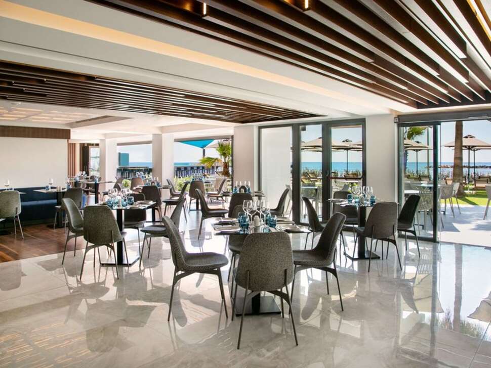 Ein Foto Mercure Larnaca Beach Resort